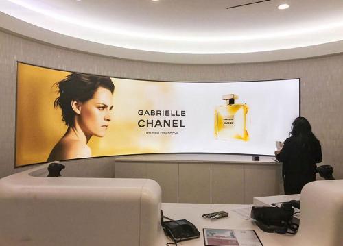 ChanelCurvedLightbox