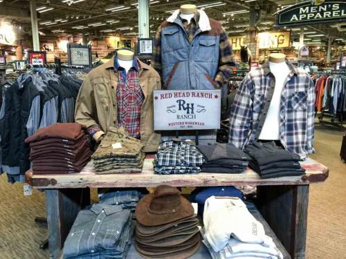 bass-pro-flexible-tabletop-display-6-1